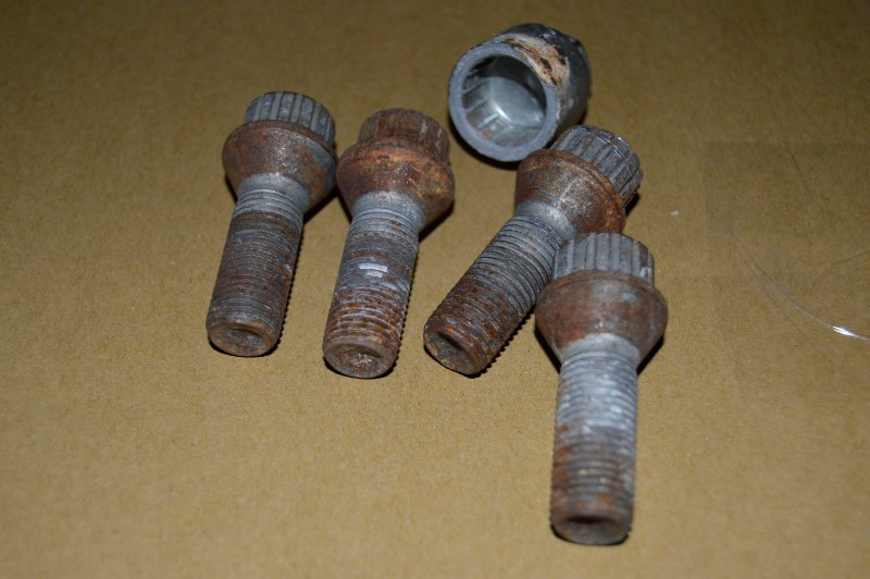 Wheel bolt locking bolts with adapter
